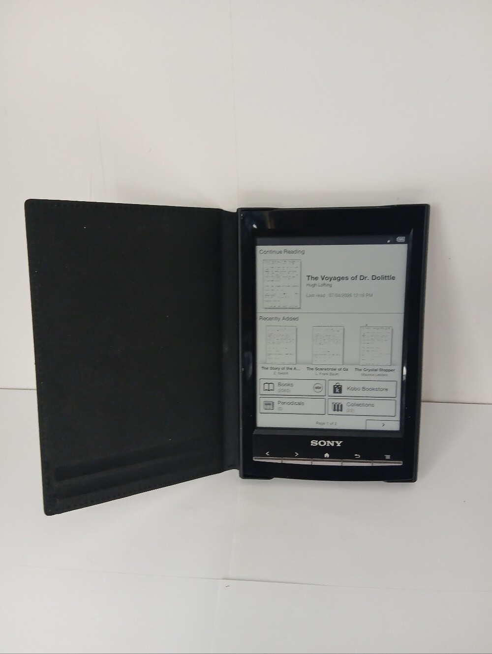 Sony e-Reader PRS-T1 with Built-In Cover